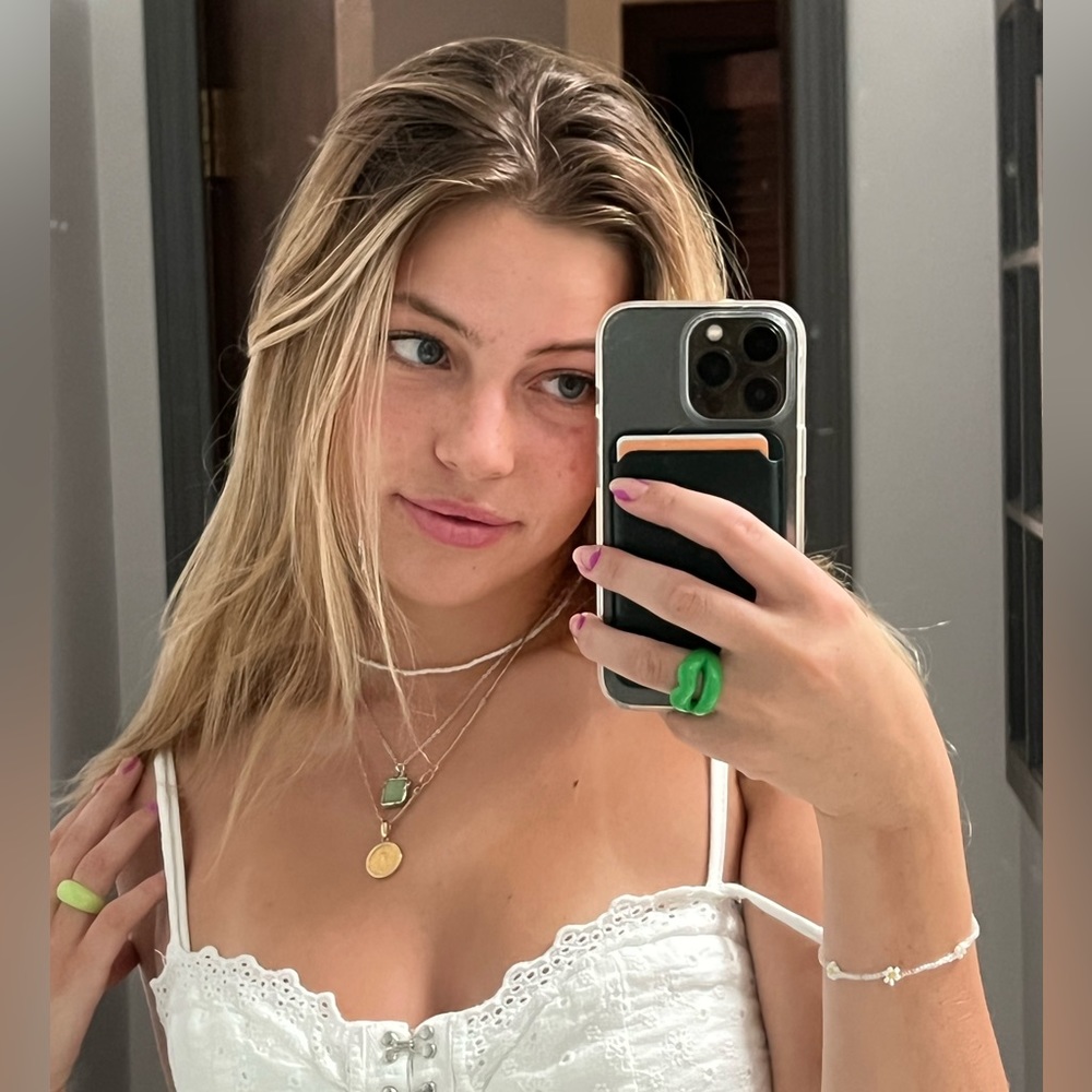 Meet your Posher, Ally